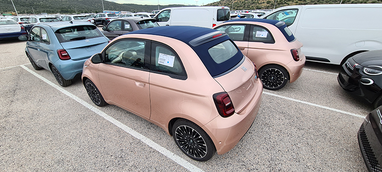 Το ηλεκτρικό Fiat 500e σε έκδοση cabrio