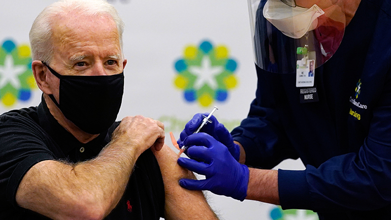 Ο Τζο Μπάιντεν έλαβε την δεύτερη δόση του εμβολίου για τον Covid-19