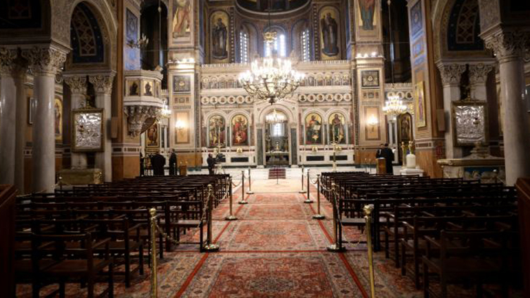 Ο νεωκόρος σε ρόλο… ταξιθέτη στην εκκλησία