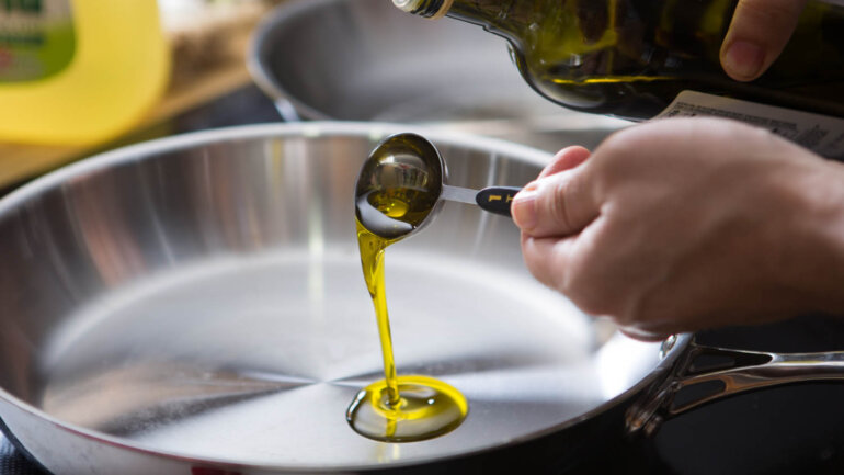 Διατηρεί το παρθένο ελαιόλαδο τις υγιεινές του ιδιότητες όταν χρησιμοποιείται για μαγείρεμα;