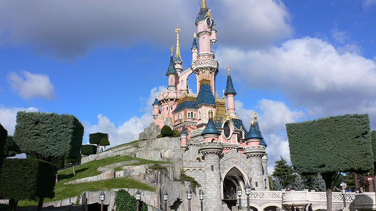 ΗΠΑ: Η Ντίσνεϊλαντ θα μετατραπεί σε κέντρο εμβολιασμών για τους πολίτες της κομητείας Όραντζ