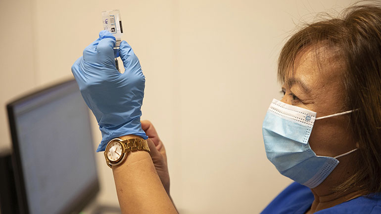 Αντιδράσεις στην πρόταση του Βαυαρού Πρωθυπουργού για υποχρεωτικό εμβολιασμό των νοσηλευτών Αντιδράσεις στην πρόταση του Βαυαρού Πρωθυπουργού για υποχρεωτικό εμβολιασμό των νοσηλευτών