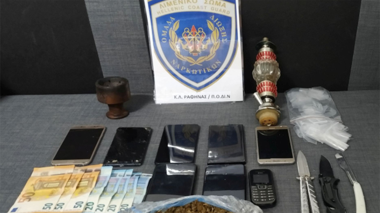 Οι λιμενικοί της Ραφήνας συνέλαβαν πέντε νεαρούς αλλοδαπούς για ναρκωτικά στα Πατήσια