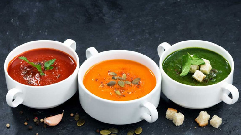 Οι τροφές που πρέπει να εντάξετε στη διατροφή σας για να κρατηθείτε ζεστοί τον χειμώνα