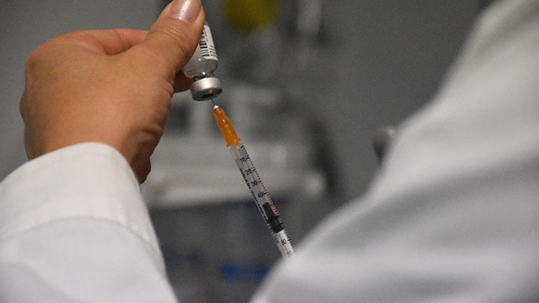 Ξεκίνησε ο εμβολιασμός των υγειονομικών στη Ζάκυνθο