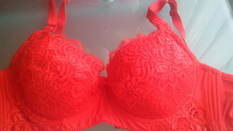 Πλήρωσε το σουτιέν… «χρυσό»