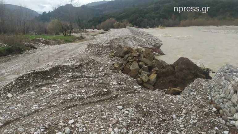 Ναύπακτος: Κατέρρευσε αντιπλημμυρικό έργο που μόλις είχε παραδοθεί