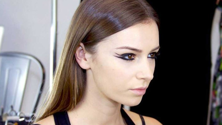 Διπλό eyeliner: Η νέα τάση στο μακιγιάζ το 2021