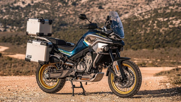 Πρώτες επίσημες εικόνες του CFMoto MT800