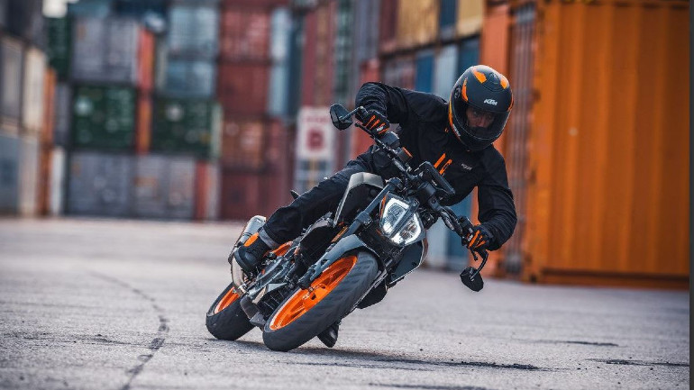 Καινούρια KTM Duke 125 και 390 για το 2021
