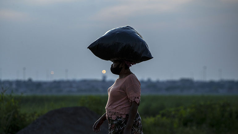 Νότια Αφρική: Η αστυνομία συλλαμβάνει αυτούς που δεν φορούν προστατευτική μάσκα