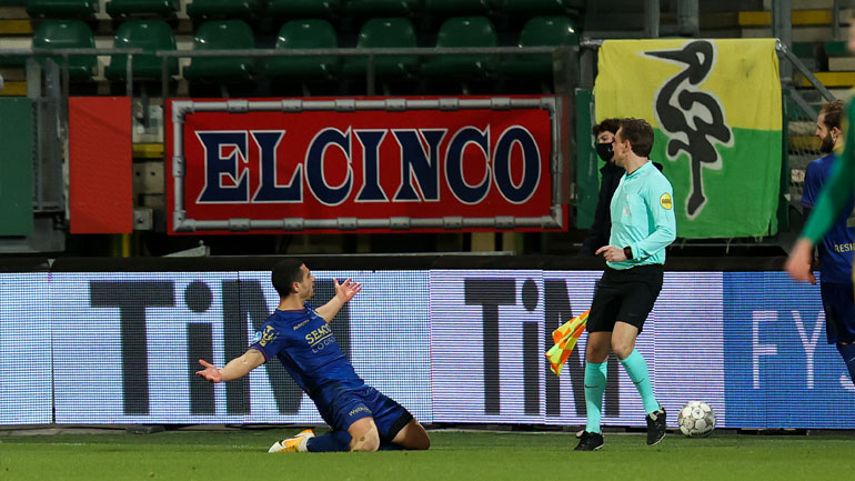 Ολλανδία: Έχει πάρει «φωτιά» ο Γιακουμάκης – Σκόραρε 4 φορές!