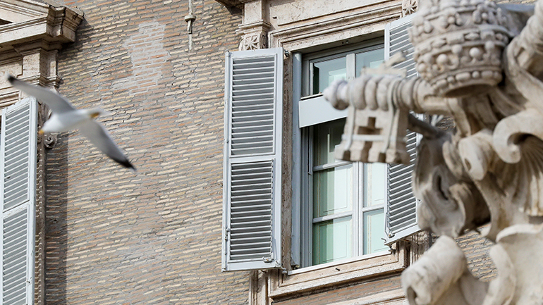 “Ο πάπας εμβολιάσθηκε κατά του κορωνοϊού”, μεταδίδουν τα μέσα ενημέρωσης της Αργεντινής