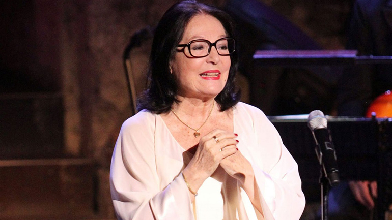 Εμβολιάστηκε κατά του κορωνοϊού η Νάνα Μούσχουρη