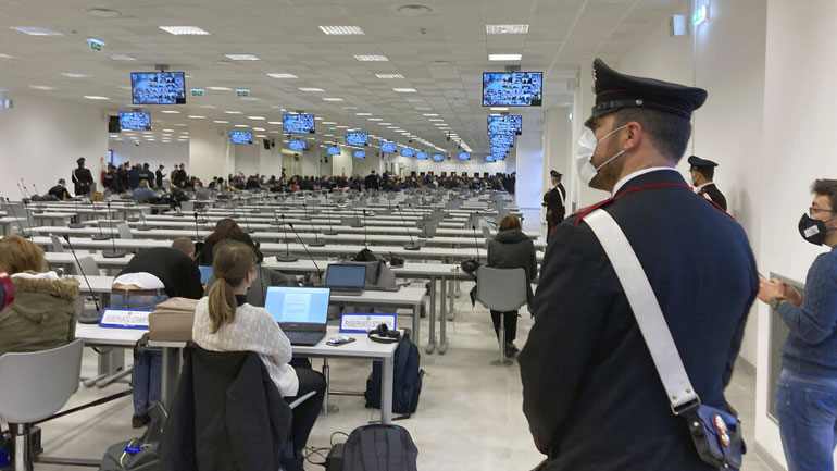 Ιταλία: Άρχισε η μεγαλύτερη δίκη των τελευταίων 30 ετών κατά της μαφίας Ιταλία: Άρχισε η μεγαλύτερη δίκη των τελευταίων 30 ετών κατά της μαφίας