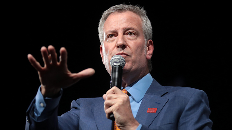 Ο δήμος της Νέας Υόρκης θα σπάσει συμβόλαια που έχει συνάψει με τον Trump Organization Ο δήμος της Νέας Υόρκης θα σπάσει συμβόλαια που έχει συνάψει με τον Trump Organization