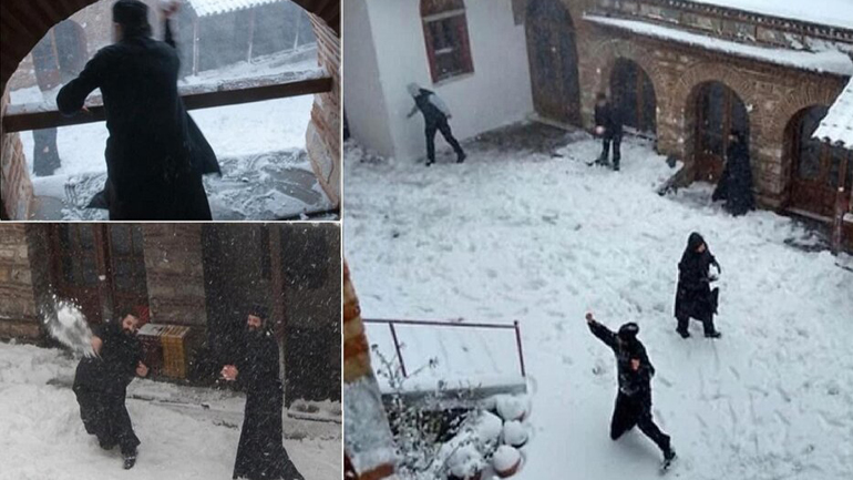 Μοναχοί του Αγίου Όρους παίζουν… χιονοπόλεμο σαν παιδιά!