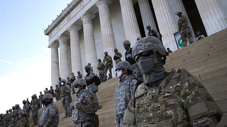 Ένοπλοι εθνοφρουροί αναπτύσσονται στην Ουάσινγκτον