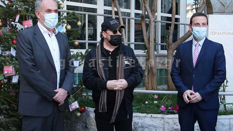 Ο Γιάννης Πάριος δώρισε δύο κλίνες ΜΕΘ στο νοσοκομείο Μεταξά