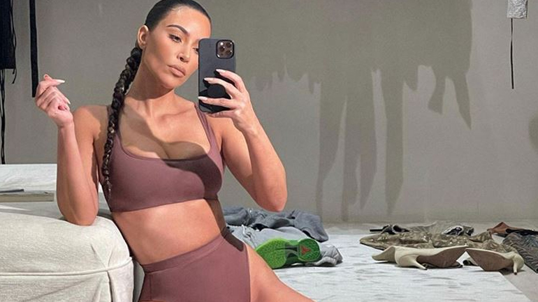 Η Kim Kardashian ποζάρει στο Instagram χωρίς τη βέρα της