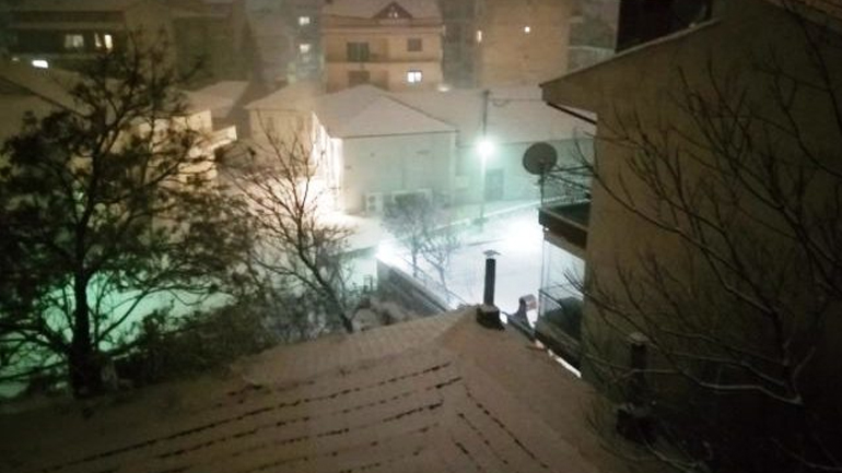 Χιονίζει σε Θεσσαλονίκη, Φλώρινα και Σέρρες – Με προσοχή η κίνηση των οχημάτων