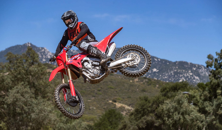 Οι... χαμηλές πτήσεις επιτρέπονται με το Honda CRF450R
