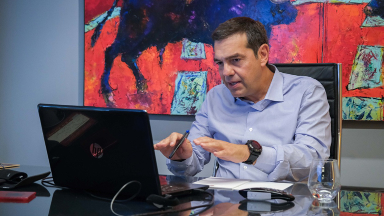 Διαψεύδει ο Τσίπρας τα περί συνομιλίας με τον Κύπριο πρόεδρο για τα «χρυσά διαβατήρια»