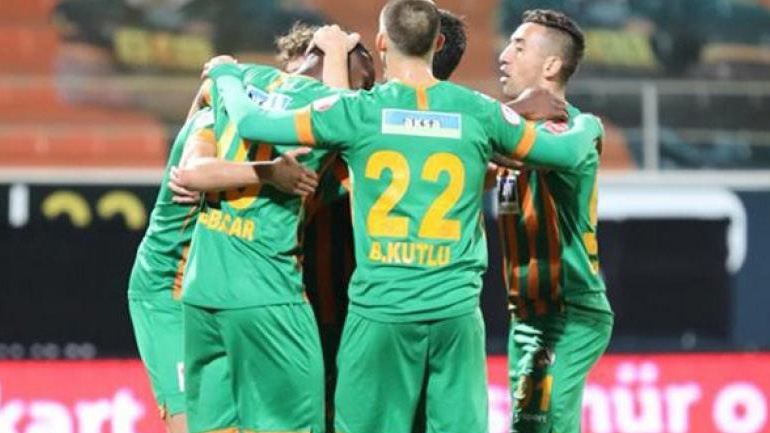 Τουρκία: Εύκολη πρόκριση για την Αλάνιασπορ, με πρωταγωνιστές τους Μπακασέτα και Σιώπη