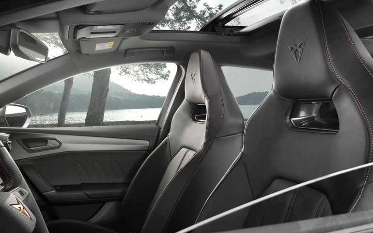 Εντυπωσιακά τα καθίσματα του Cupra Leon e-Hybrid