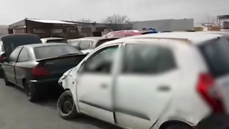 Σήκωναν αυτοκίνητα με γερανό: Πώς δρούσε το κύκλωμα που εξάρθρωσε η αστυνομία