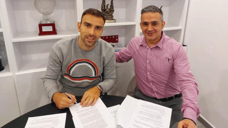 Ανόρθωση: Υπέγραψε και ανακοινώθηκε ο Μπουσούλατζιτς