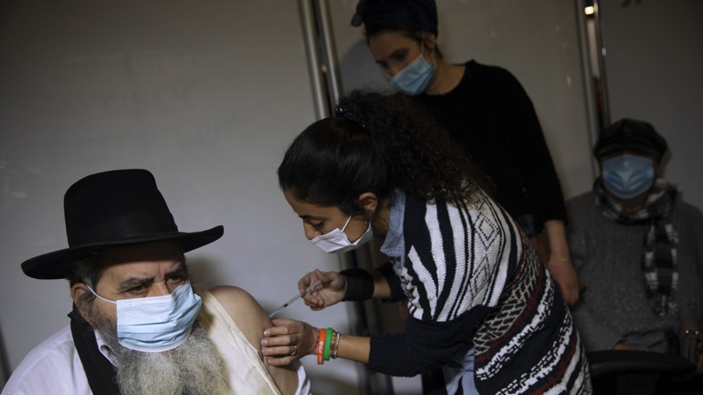 Covid-19: Δύο εκατομμύρια Ισραηλινοί έχουν λάβει την πρώτη δόση του εμβολίου