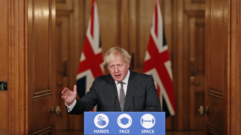 Ο Τζόνσον καλεί τους Βρετανούς να το “σκέφτονται δύο φορές” προτού βγουν από το σπίτι τους