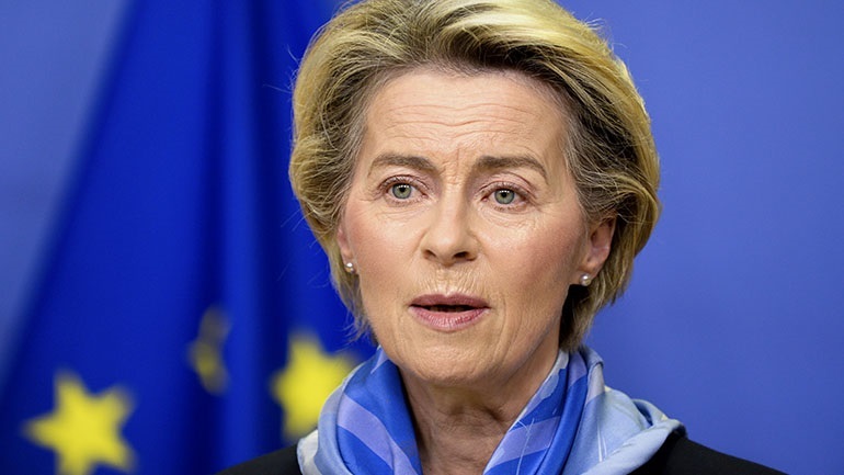 Η Ούρσουλα φον ντερ Λάιεν τάσσεται ευνοϊκά στην πρόταση του πρωθυπουργού για το ευρωπαϊκό πιστοποιητικό εμβολιασμού