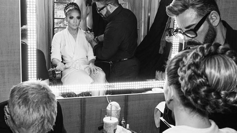 Tom Bachik: Ο celebrity nail artist μάς δείχνει πώς να κάνουμε το τέλειο μανικιούρ στο σπίτι