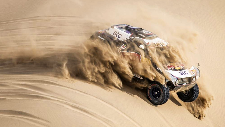 Dakar 2021 SS11: Το παλεύει ο Al-Attiyah, αλλά ο Peterhansel αντέχει