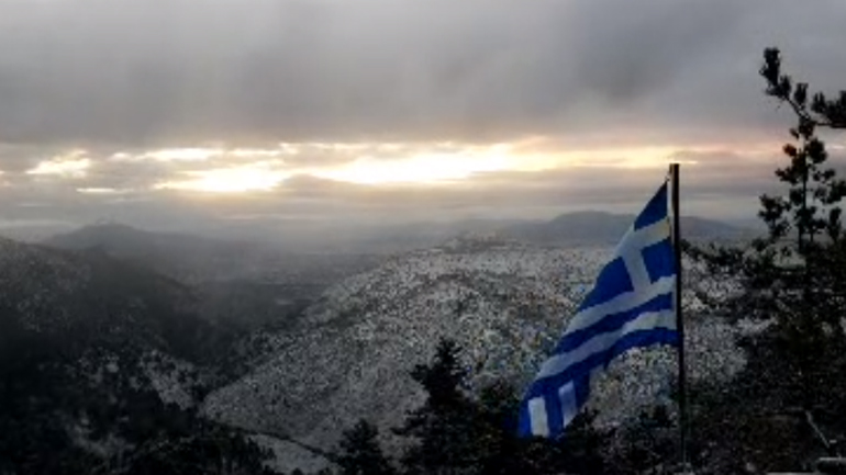 Χιόνια στην Πάρνηθα – Δείτε ζωντανή εικόνα