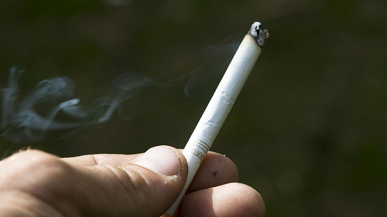 Έρευνα: Το κάπνισμα αυξάνει τον κίνδυνο αιμορραγικού εγκεφαλικού