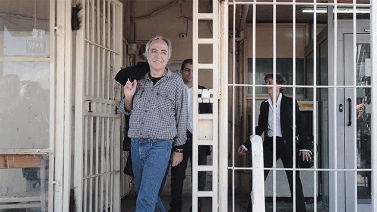 «Ξεκινάμε απεργία πείνας εις ένδειξη αλληλεγγύης στον σύντροφο Δημήτρη Κουφοντίνα»