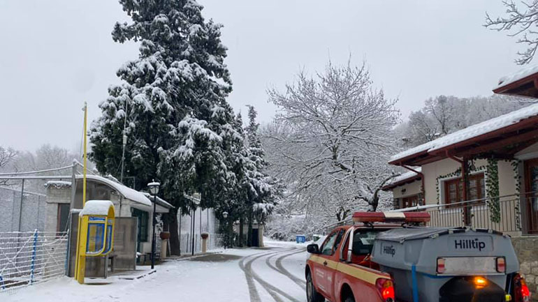 Χιόνισε στη Λαμία τα ξημερώματα του Σαββάτου