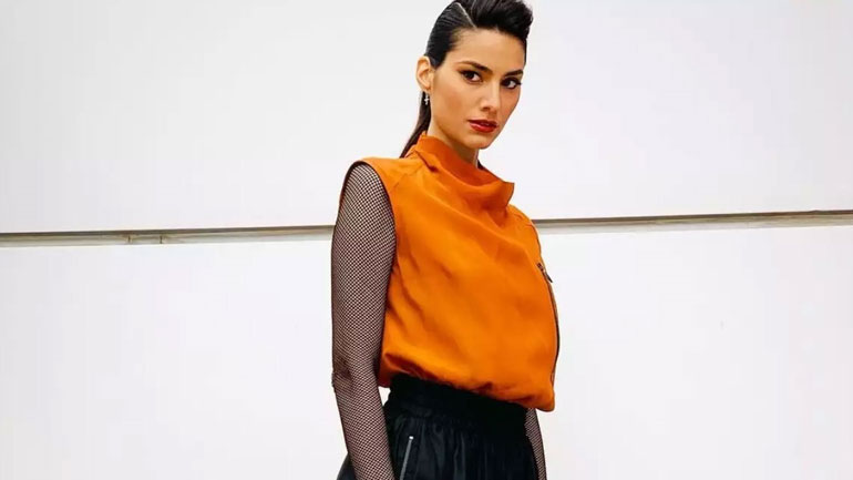 Οι μπότες της Ηλιάνας Παπαγεωργίου δεν πρέπει να λείπουν αυτή τη σεζόν από την ντουλάπα μας