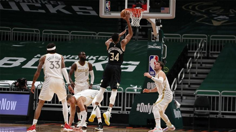 ΝΒΑ: Νικητής στη μάχη με τον Ντόντσιτς ο Αντετοκούνμπο