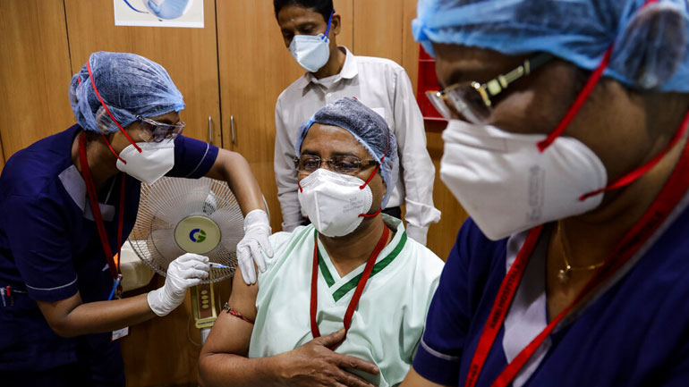 Ινδία: Ξεκινά η εκστρατεία εμβολιασμού εναντίον του COVID-19