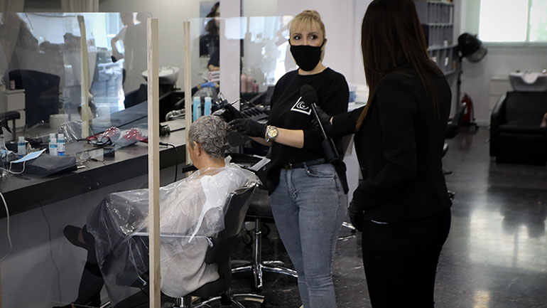 «Το SMS των 2 ωρών δεν ισχύει για τα κομμωτήρια»