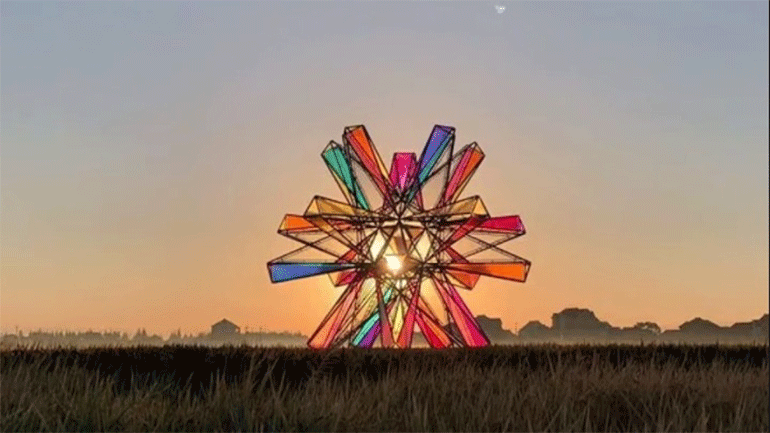 «Pop Star», μια εγκατάσταση σε αγρό έξω από τη Σαγκάη