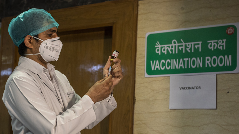 Κορωνοϊός: Ξεκίνησαν οι εμβολιασμοί στην Ινδία
