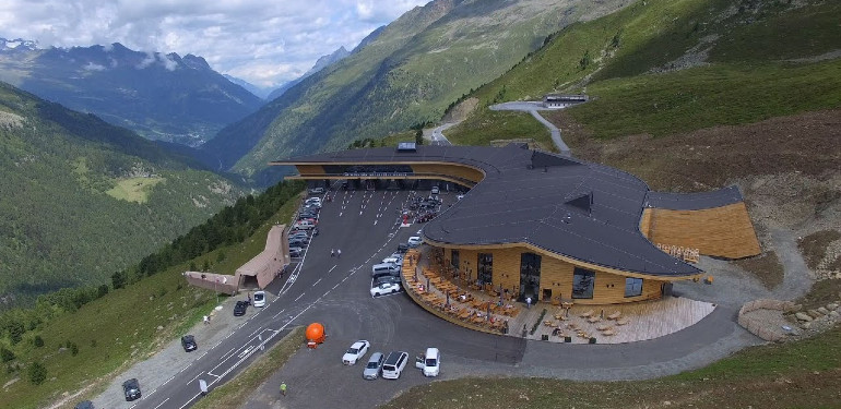 Πολύ διάσημο πέρασμα από Ιταλία σε Αυστρία μέσω των Άλπεων.