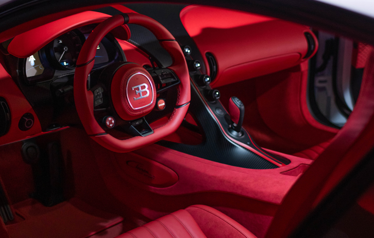 Το σαλόνι του γαλλικού υπεραυτοκινήτου είναι χάρμα ιδέσθαι.