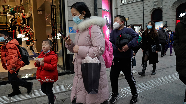 Εμπειρογνώμονες: Η Κίνα και ο Παγκόσμιος Οργανισμός Υγείας θα μπορούσαν να είχαν δράσει ταχύτερα