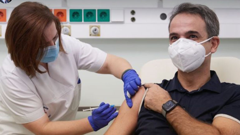 Έκανε τη δεύτερη δόση του εμβολίου για κορωνοϊό ο Κ. Μητσοτάκης